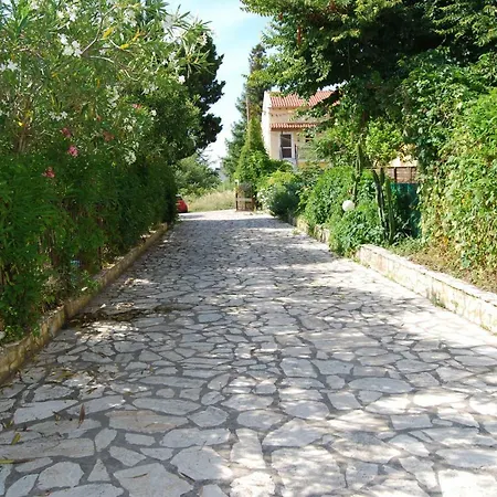 Alexandros Lägenhetshotell